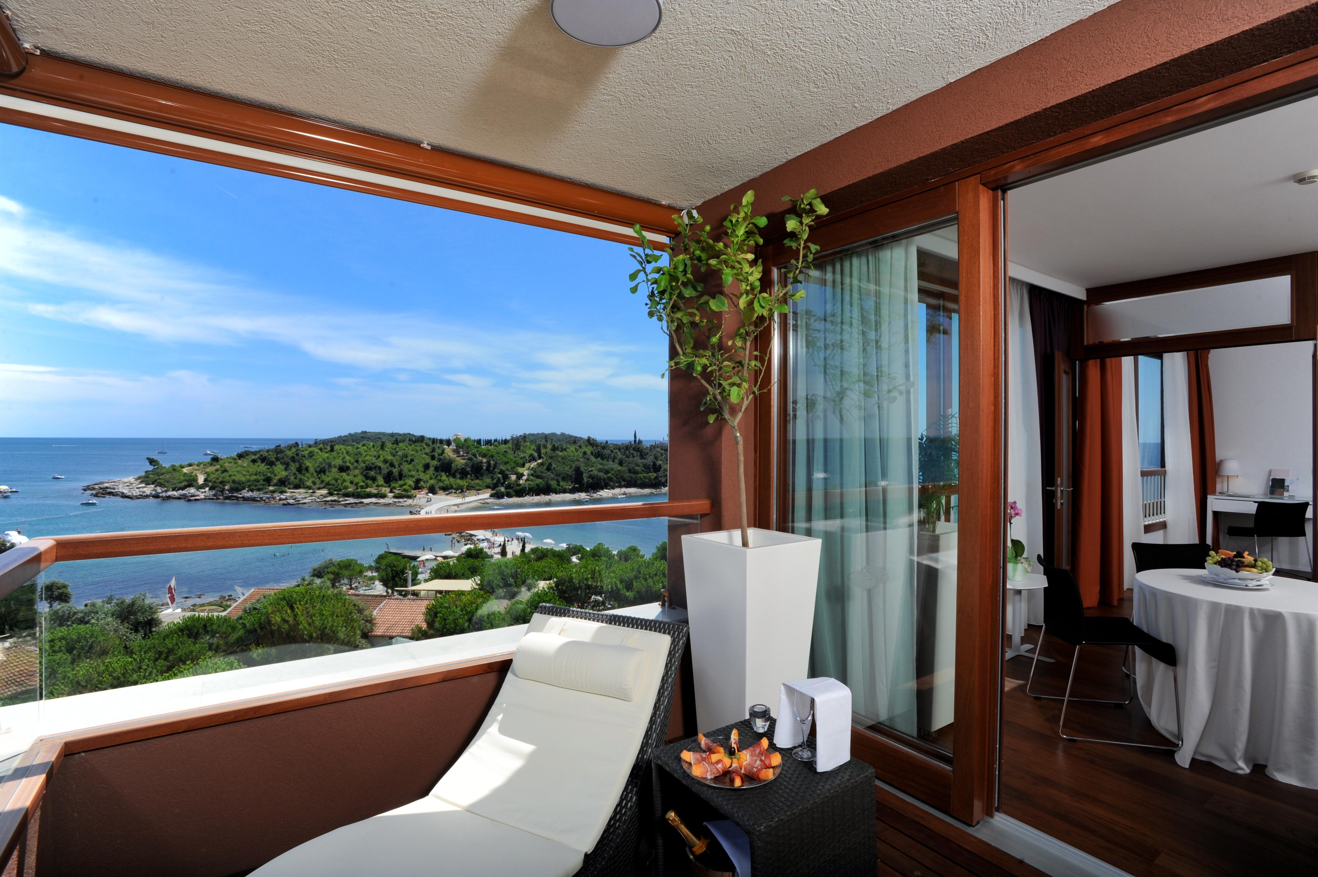 Maistra Select All Suite Island Hotel Istra 로비니 외부 사진