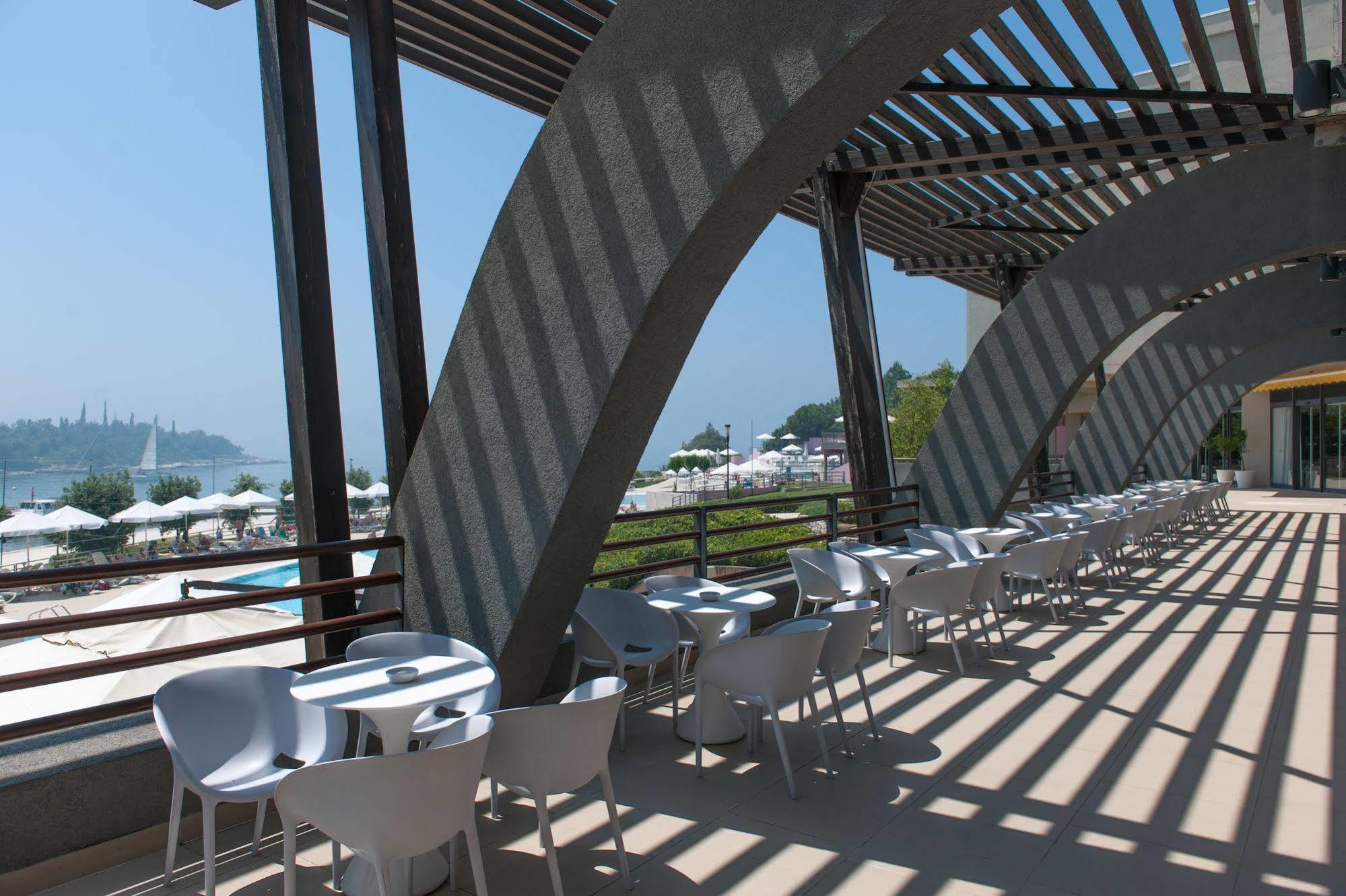 Maistra Select All Suite Island Hotel Istra 로비니 외부 사진